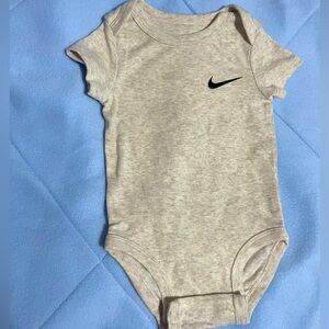 🏉 Nike Baby Onesie - Beige/Cream 🏉